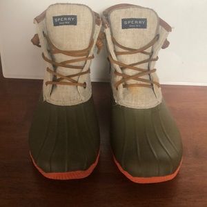 Sperry waterproof boots size 8. Multi colored tan, brown,green, and orange.